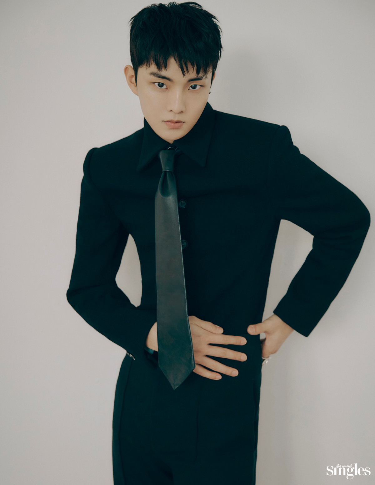 더보이즈 큐의 싱글즈 화보